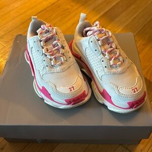BALENCIAGA KIDS
Triple S sneakers